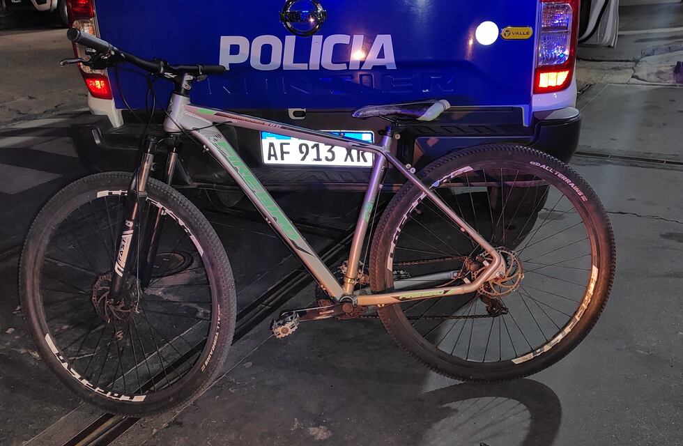 Cámaras de seguridad: lo descubrieron mientras paseaba en una bicicleta robada por Villa Carlos Paz