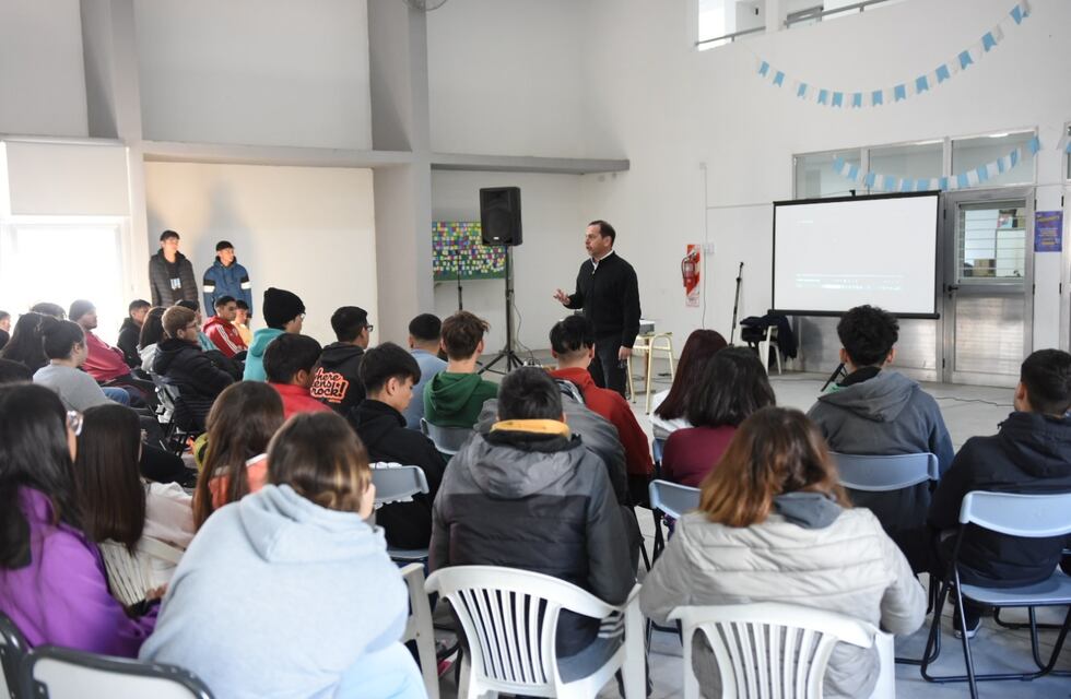 Mi Primera Licencia llegó a la escuela Nº 654 “Nicolás Avellaneda”