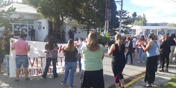 Vecinos de Piedrabuena se movilizaron en contra de las irregularidades del plan de vacunación por Covid-19.
