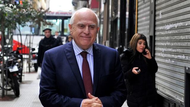 Miguel Lifschitz recibe asistencia mecánica respiratoria. (Maxi Failla)
