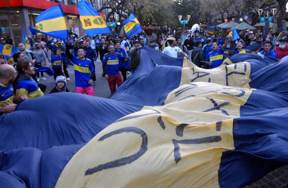 El mundo “xeneize” copó el centro de Mendoza para festejar el título 72