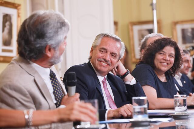 Daniel Filmus, Alberto Fernández y Carla Vizzotti en los anuncios de este lunes.