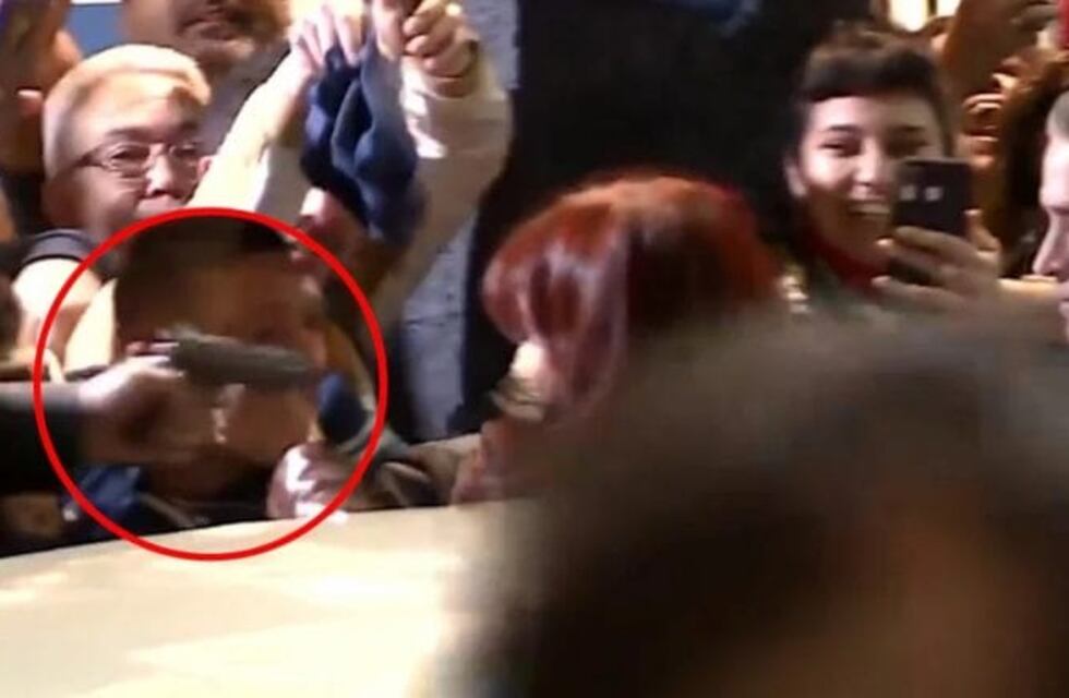 El arma con la que intentaron atacar a Cristina Kirchner estaba cargada