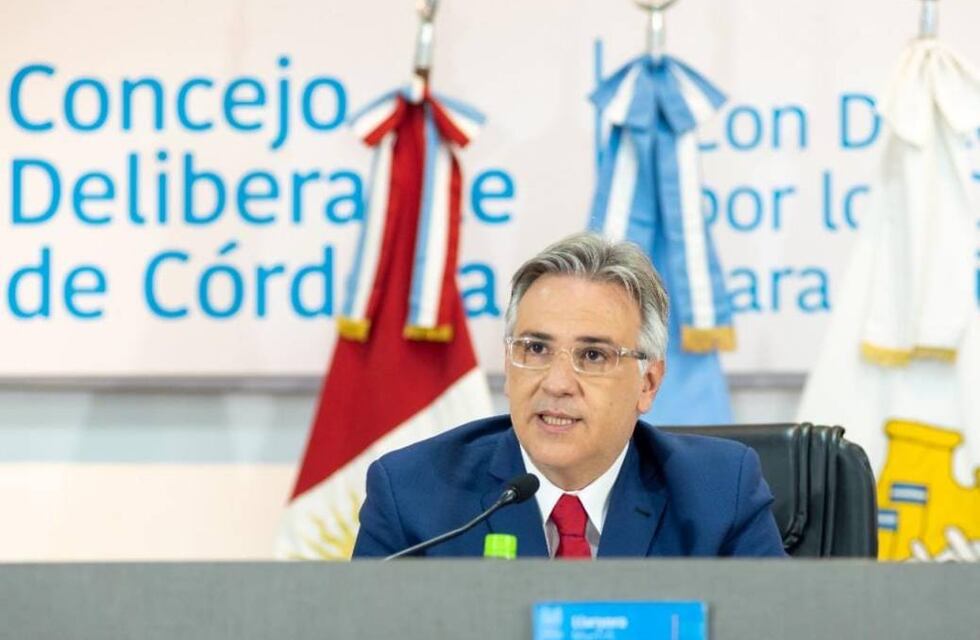 Conflicto Municipalidad - Suoem: Llaryora no da el brazo a torcer ante el reclamo gremial