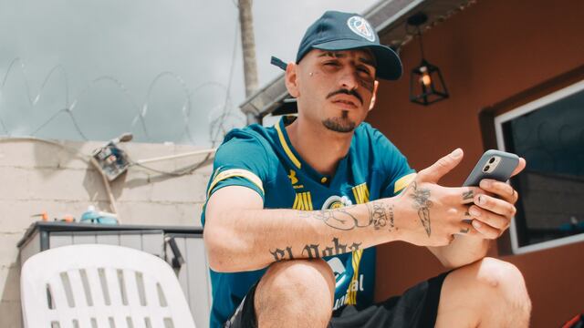 El artista publicó su primer tema en julio de 2021. Hoy ya es un referente de la escena urbana nacional. (Prensa El Noba).