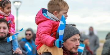 Más de  200 Instituciones se desplazaron por la Av. Heroes de Malvinas.