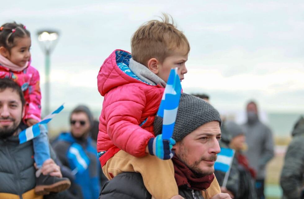 Miles de Riograndenses fueron parte del desfile por los 40 Años de Malvinas