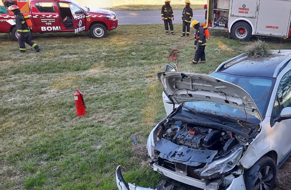 Volcó un auto en la curva de Guisasola