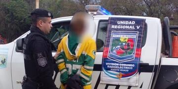 Puerto Iguazú: joven detenido acusado de intentar arrebatarle la cartera a una mujer.