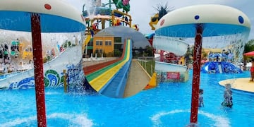 El parque acuático a 30 minutos de Buenos Aires con toboganes de hasta 32 metros: precios de entradas y ubicación.