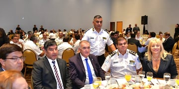 En el acto participaron autoridades provinciales y locales, quienes destacaron el compromiso de las mujeres en la fuerza policial.