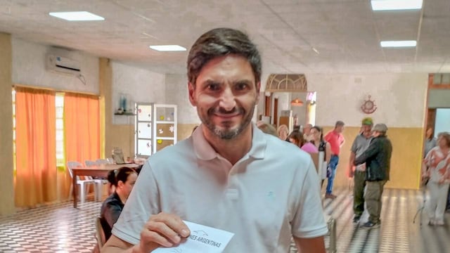 El dirigente radical viajó a Hughes de nuevo para la segunda vuelta.