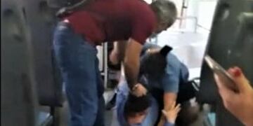 Pelea entre colectivero y ciclista en el bajo neuquino.