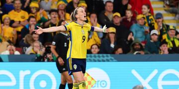 La futbolista sueca Kosovare Asllani celebra tras anotar el segundo gol de su equipo durante el partido por el tercer puesto del Mundial femenino contra Australia, en Brisbane, Australia, el 19 de agosto de 2023. (AP Foto/Tertius Pickard)