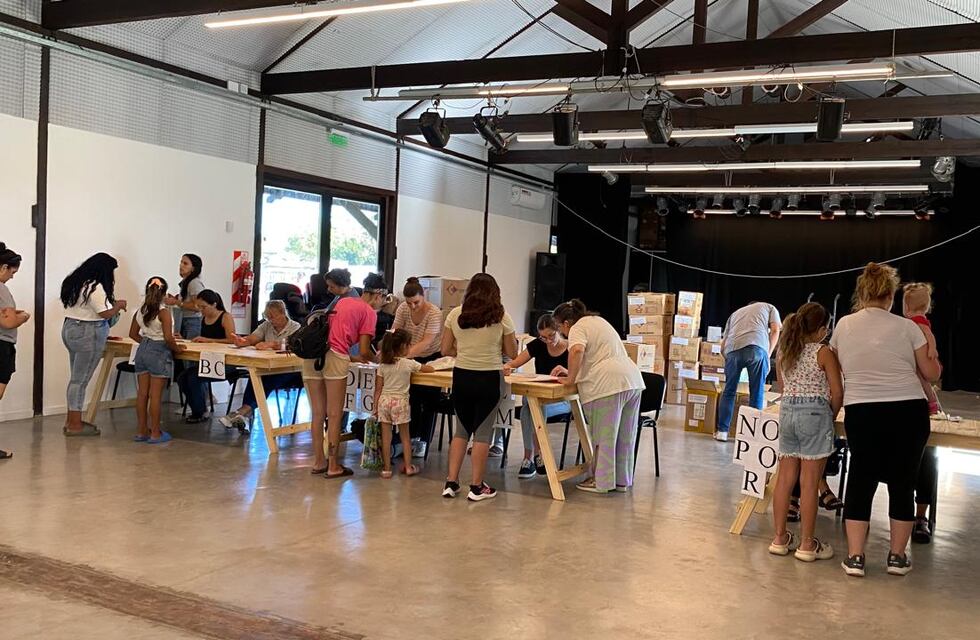 Se realizó la entrega de kits escolares