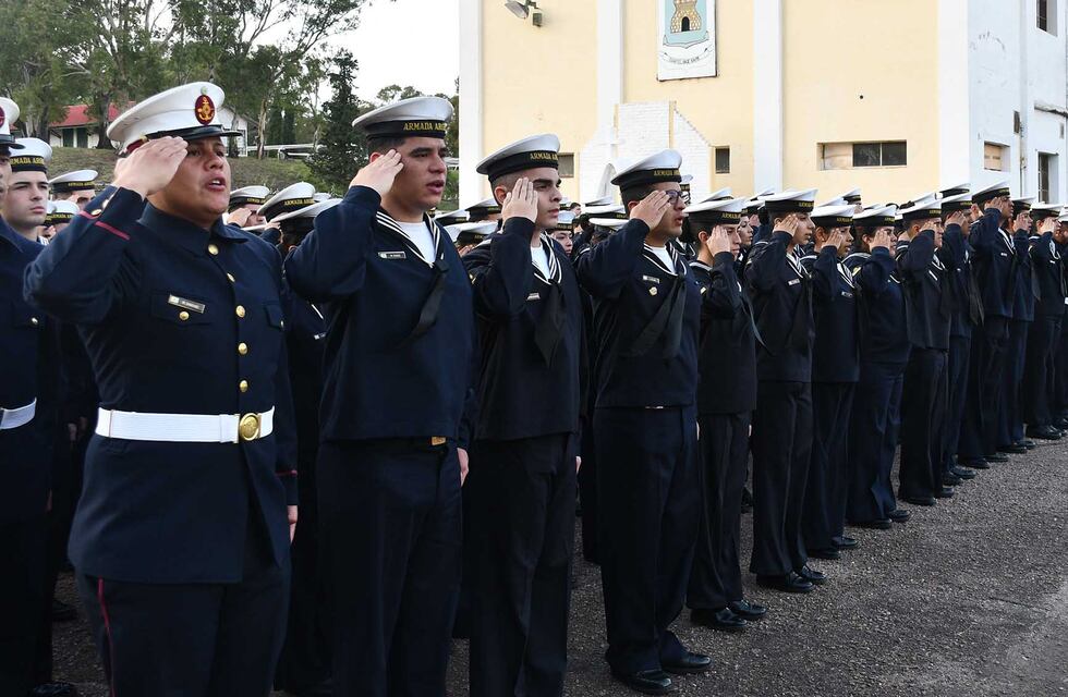 Ceremonia conmemorativa por el Día de la Armada en Puerto Belgrano