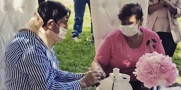 Margarita y Amario se conocieron hace 40 años, fueron novios durante 10 y el pasado viernes, a los 70 años se convirtieron en marido y mujer.