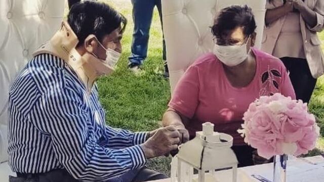 Margarita y Amario se conocieron hace 40 años, fueron novios durante 10 y el pasado viernes, a los 70 años se convirtieron en marido y mujer.