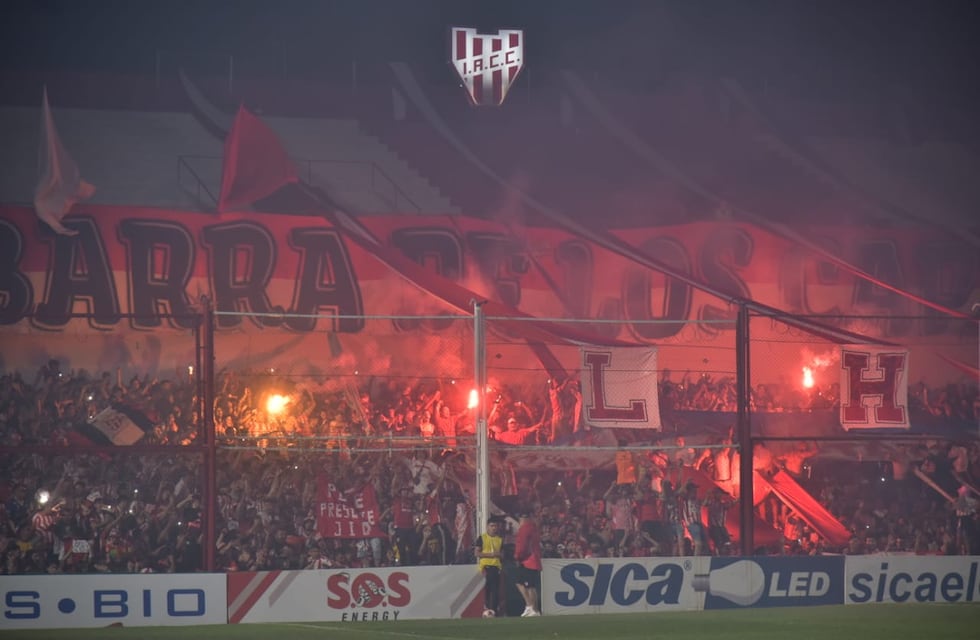 Video: “la Gloria es una carnaval”, el canto de guerra del Instituto finalista