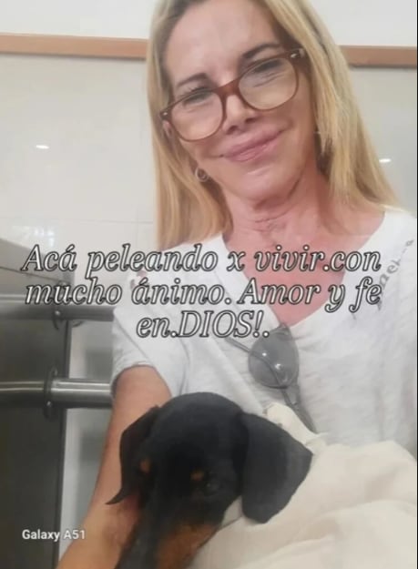 Soledad Aquino y su mascota.