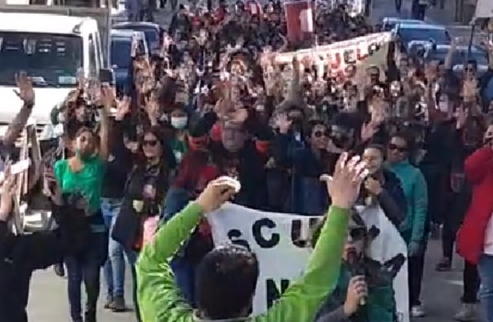 El SUTEF marchó y adelantan que podría haber paro