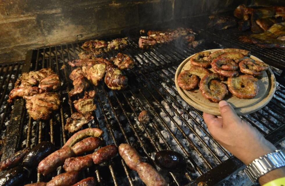 Se armó la polémica: la receta de chinchulines al fernet que es viral