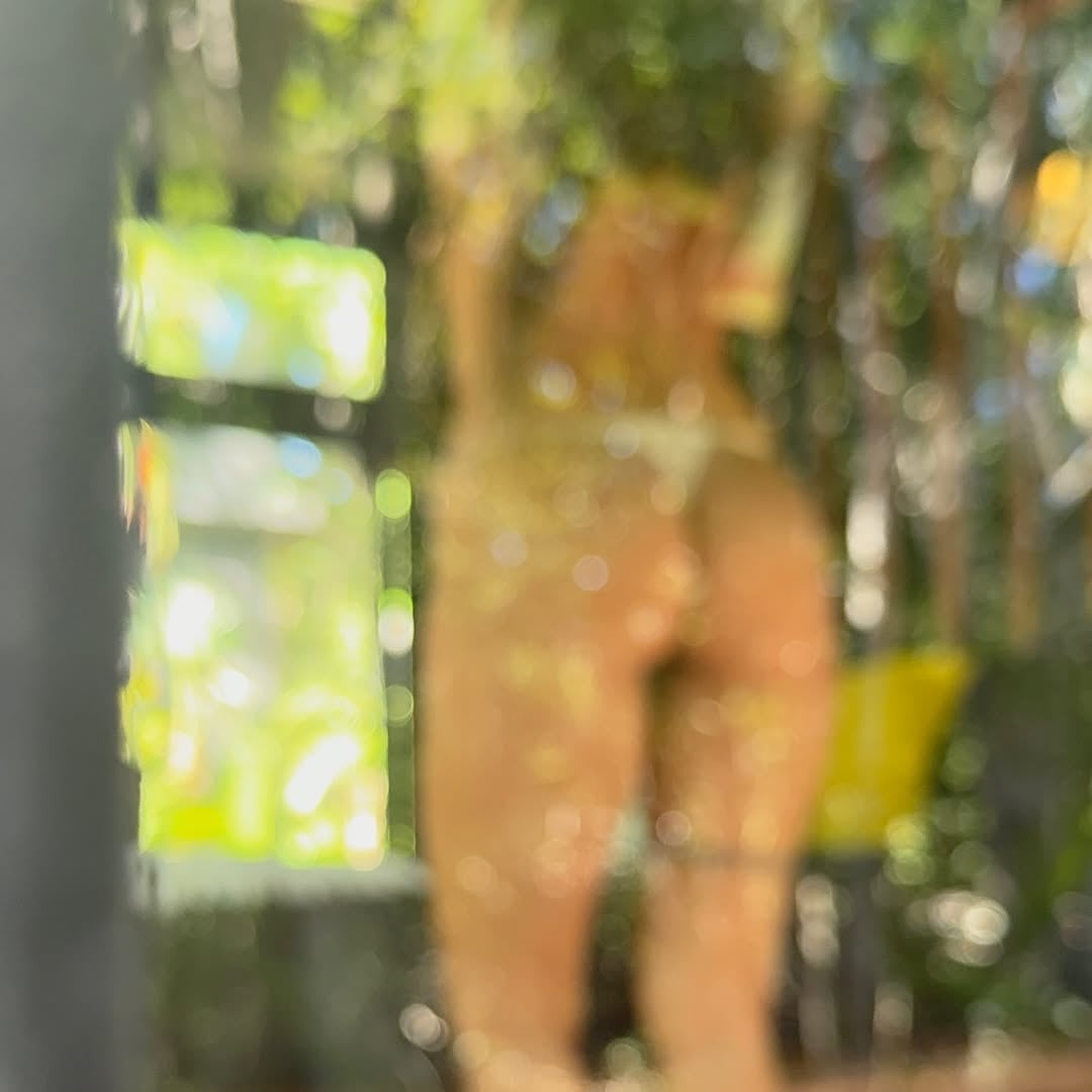 Ivana Nadal modeló con un look de ropa interior y jugó al límite con sombras y transparencias