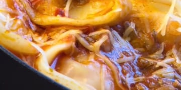 La receta exprés para hacer los capelettis de jamón y queso con salsa.