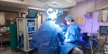 Hito histórico en la salud pública: el Hospital Madariaga de Posadas realizó la cirugía urológica más compleja con el robot Da Vinci.