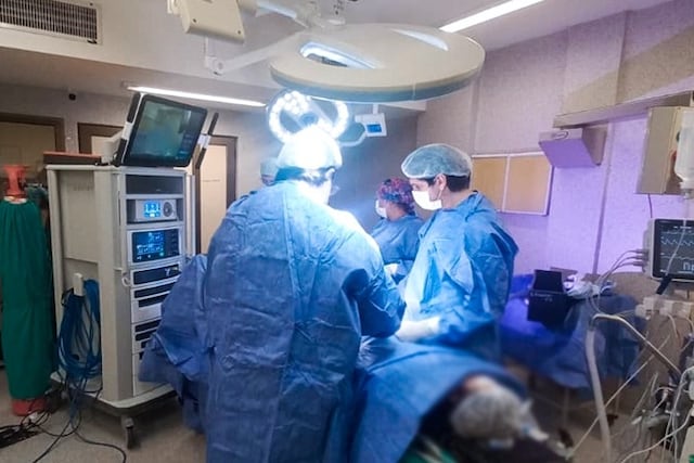 Hito histórico en la salud pública: el Hospital Madariaga de Posadas realizó la cirugía urológica más compleja con el robot Da Vinci.