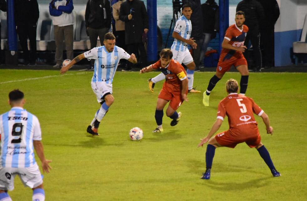 Con un hombre de más, Atlético empató con Tristán Suárez 2 a 2