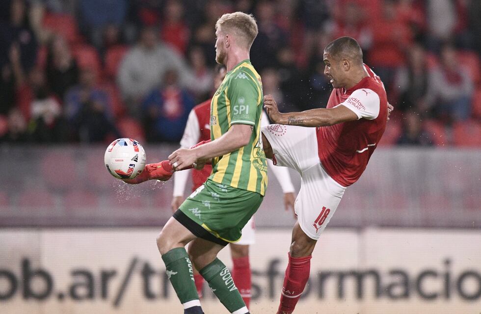 Leandro Maciel: de asistir en el gol de Aldosivi a Independiente a irse expulsado rápidamente