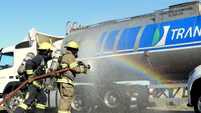 Punta Alta: simulacro de actuación ante la llegada de camiones con petróleo crudo