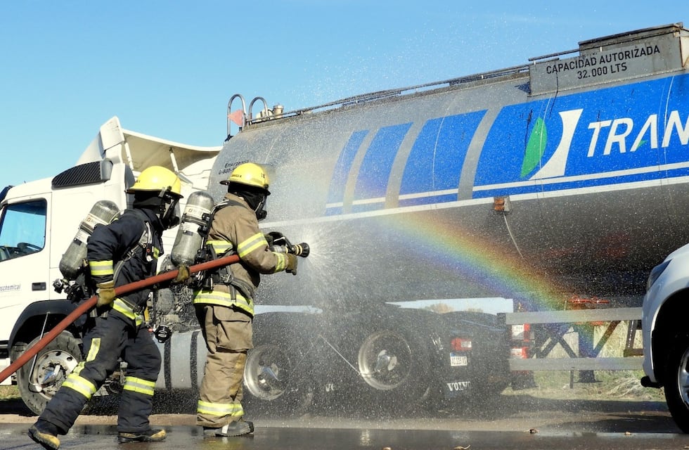 Punta Alta: simulacro de actuación ante la llegada de camiones con petróleo crudo