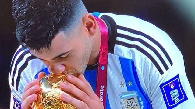 El beso eterno. Cuti Romero y la copa del mundo. Su abuela María contó cómo vivió el partido (La Voz).