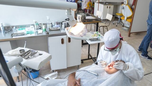 La Facultad de Odontología ha tomado todas las medidas preventivas necesarias y ha respetado protocolos estrictos para mantener en funcionamiento los servicios a la comunidad.