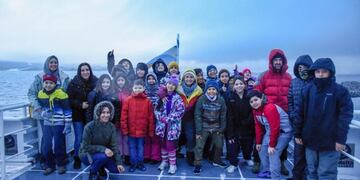 Alumnos disfrutaron de navegar junto con Prefectura por el Canal Beagle