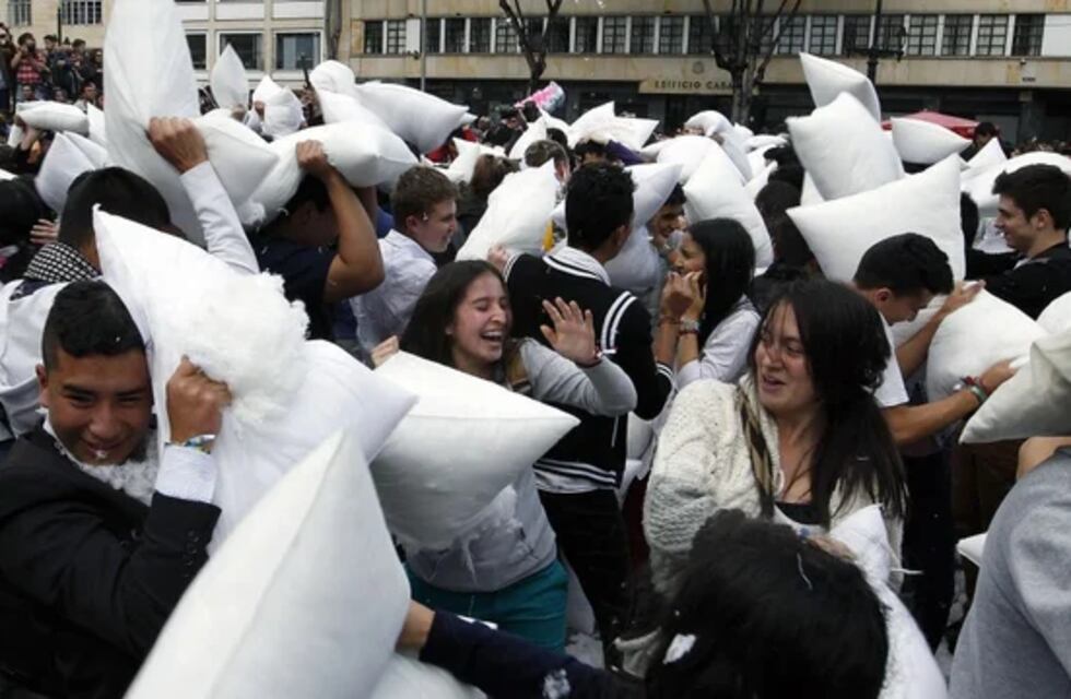 Increíble: en Comodoro Rivadavia organizaron una jornada antiestrés con guerras de almohadas
