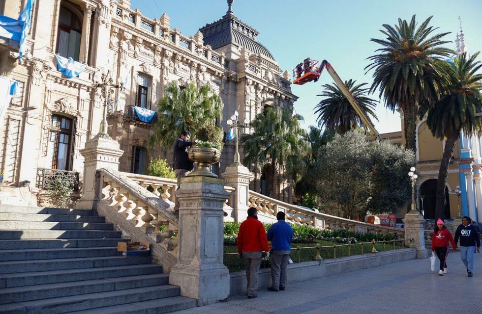 Mejoras en la Casa de Gobierno: restauran la fachada con criterio patrimonial