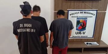 Arrestaron a dos hombres acusados de apuñalar a otro para robarle en Puerto Iguazú.