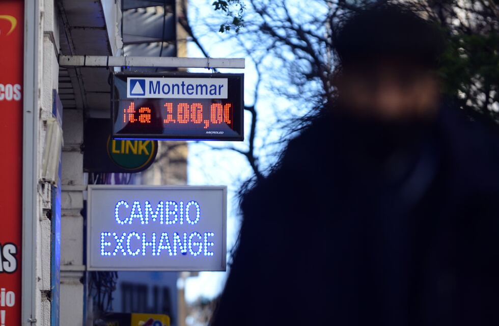 A cuánto cerró el dólar blue este jueves