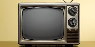 Televisor con "Orejas de conejo" (antenas) década del '70