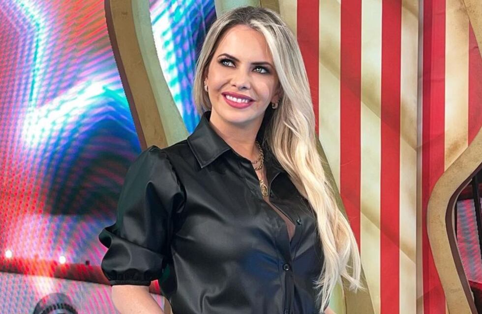 ¡Corset a la vista! Ale Maglietti lució un look total black con transparencias y para el infarto