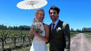 Nicole Neumann se casó con Manu Urcera en una bodega en Neuquén.