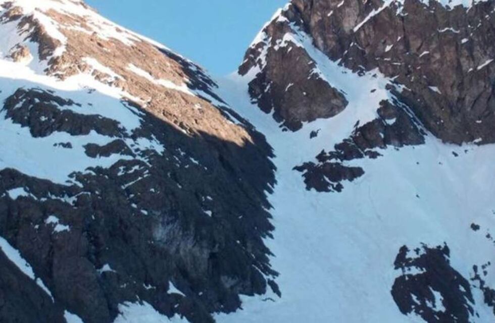 Tres andinistas fueron rescatados de urgencia en el cerro Rincón tras sufrir heridas