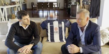 El DT de Talleres, Alexander Medina, junto al presidente Andrés Fassi. Se viene una reunión crucial (Captura web).