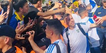 Boca Juniors llegó a San Juan en medio de una multitud, donde jugará la semifinal por la Copa Argentina ante Patronato.