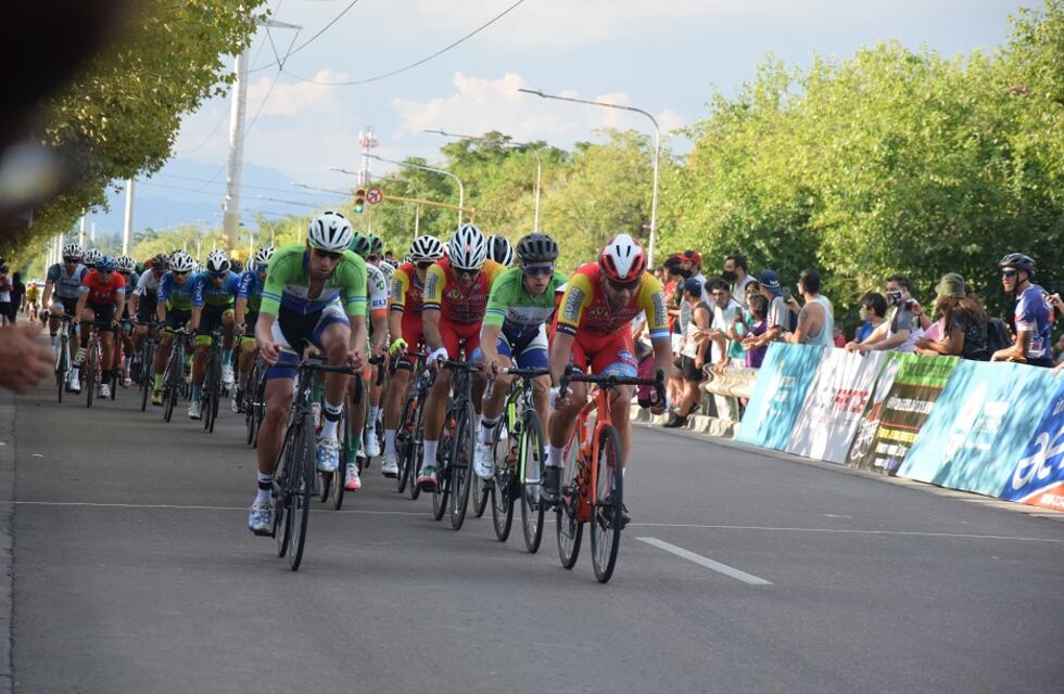 Arranca la tradicional Vuelta Ciclística de Mendoza con el Prólogo en Godoy Cruz