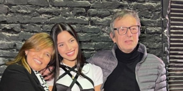 El papá de Emilia Mernes generó polémica en las redes.