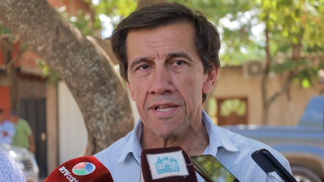 El candidato a gobernador por el frente Cambia Jujuy, Carlos Sadir, dialogó con los medios de la zona del Ramal, durante su visita a San Pedro.